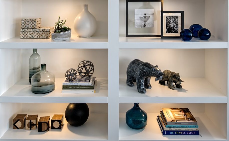Decorating tips - storage of lovely personal artifacts and khdc logo