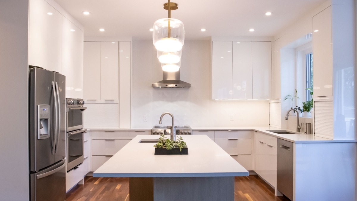 Kitchen Layout - White kitchen with island and 3 pendant light fixtures